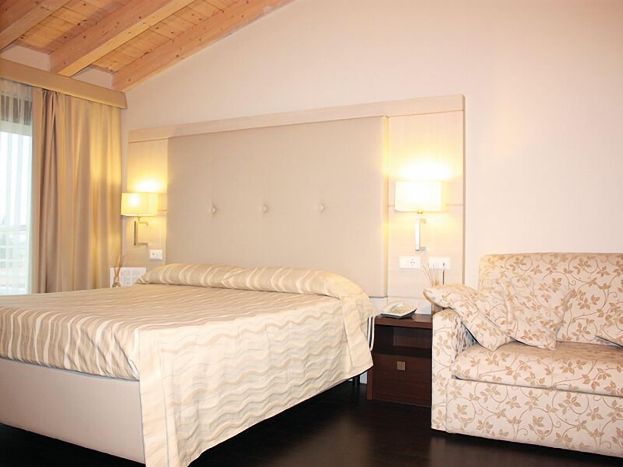 Hotel Porto Azzurro Sirmione Esterno foto