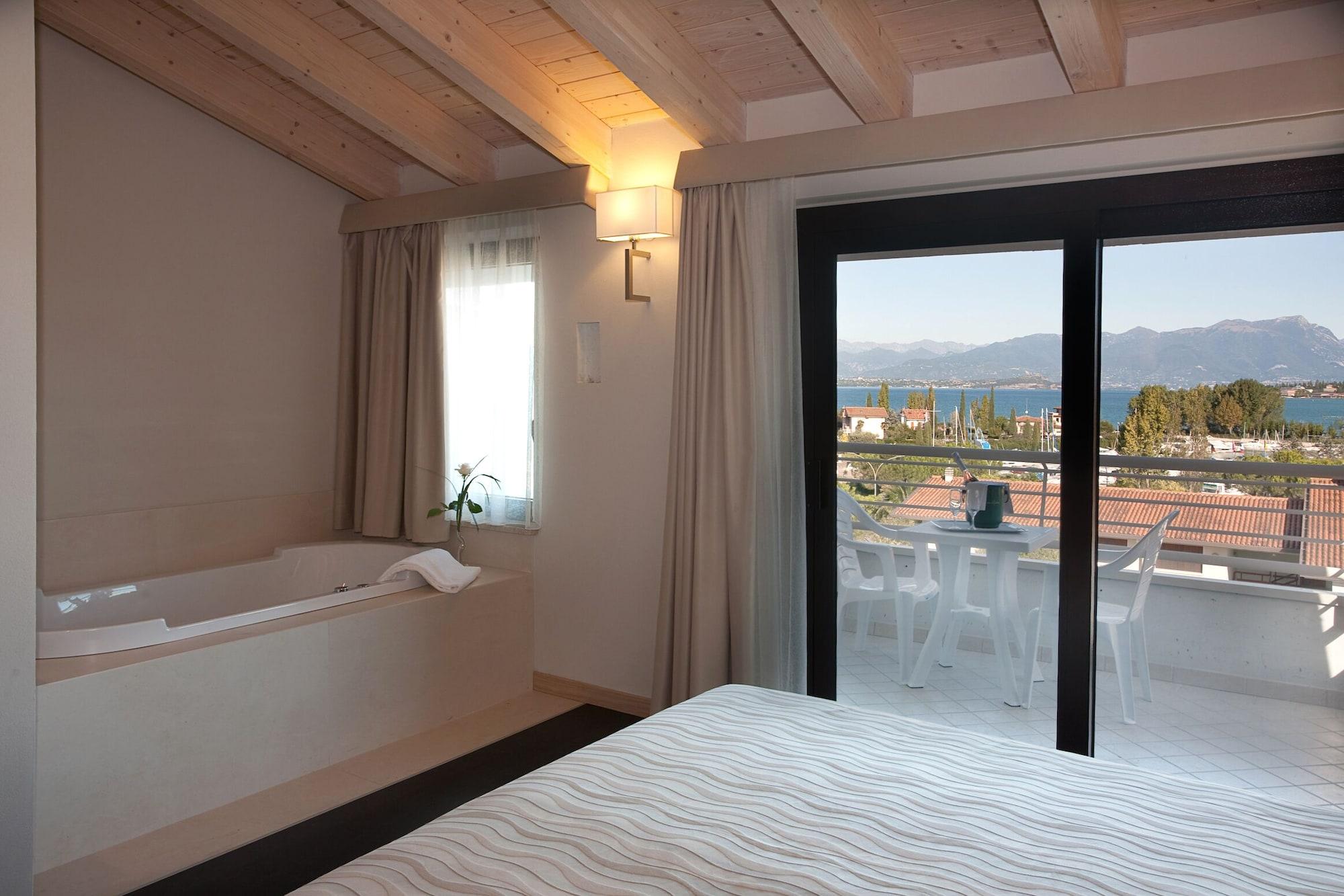 Hotel Porto Azzurro Sirmione Esterno foto