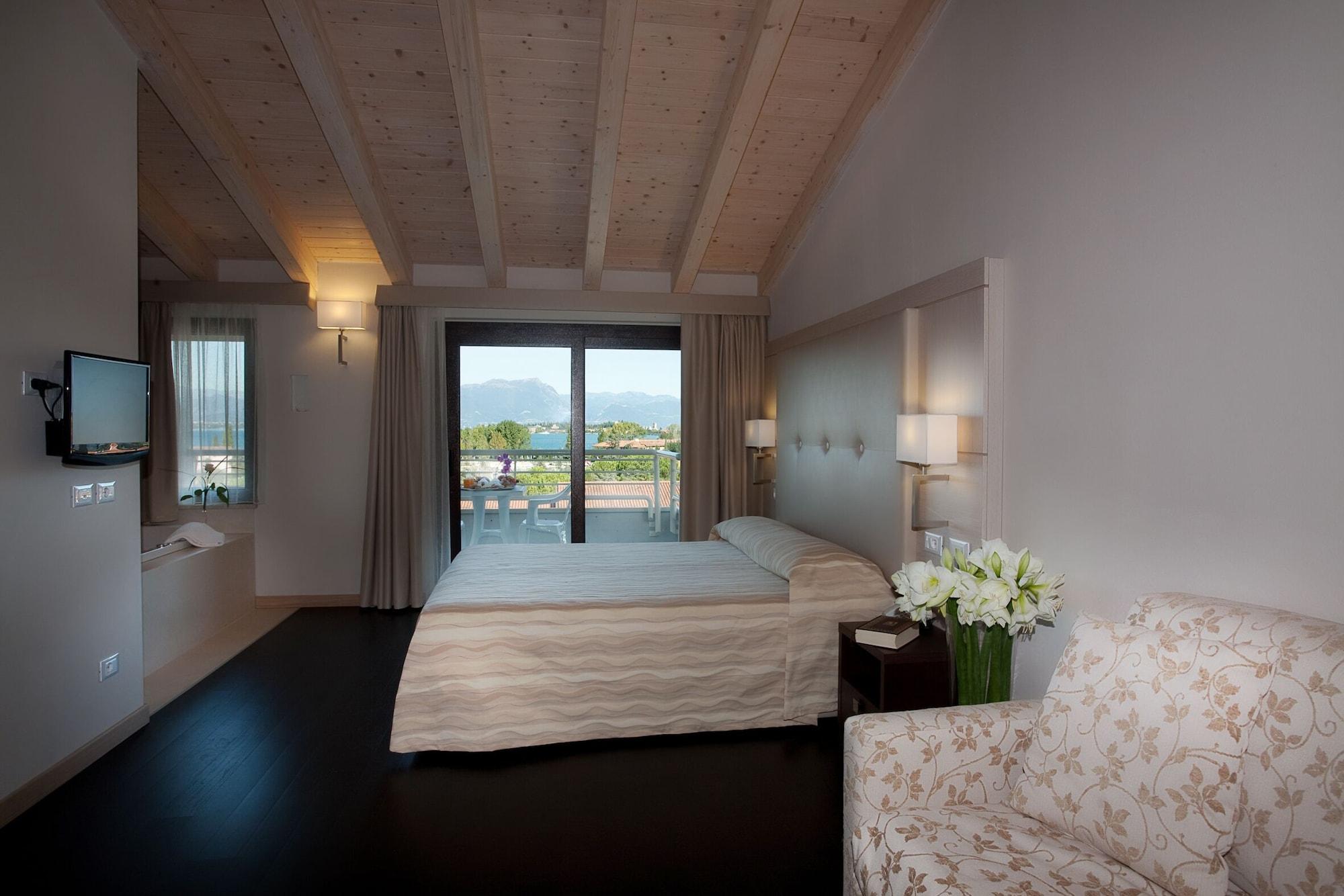 Hotel Porto Azzurro Sirmione Esterno foto