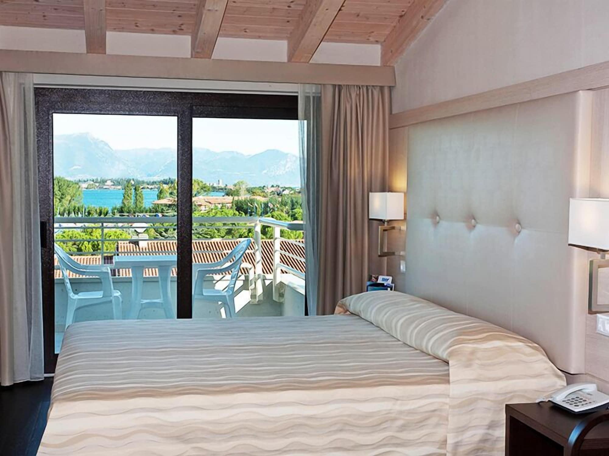 Hotel Porto Azzurro Sirmione Esterno foto