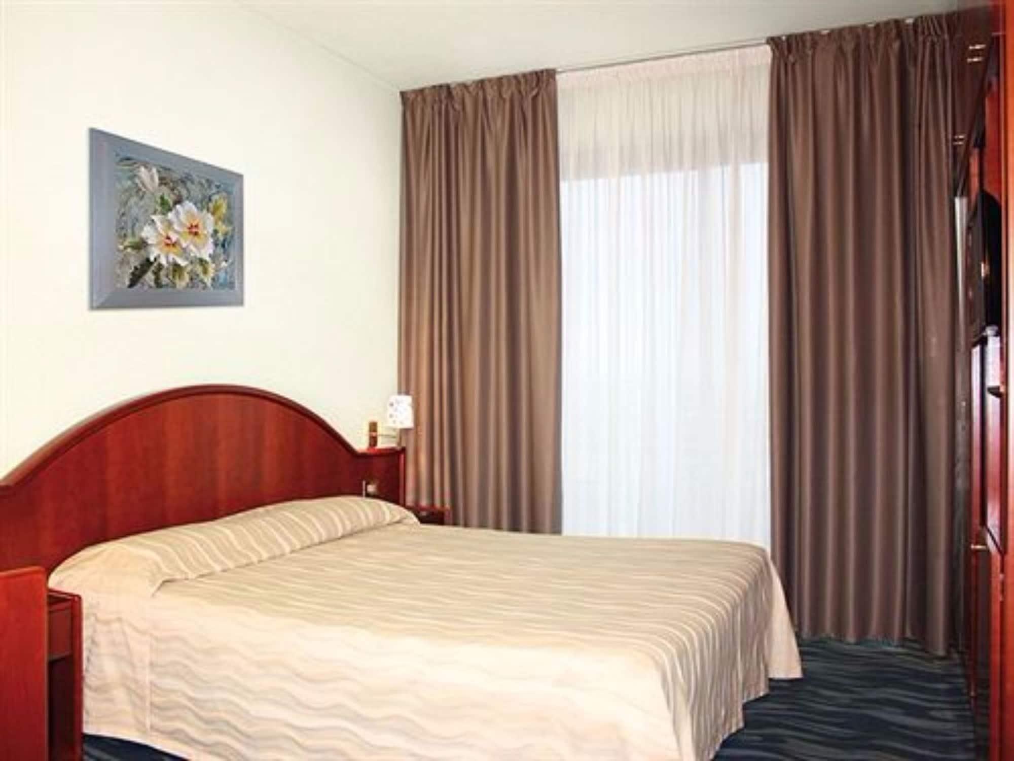 Hotel Porto Azzurro Sirmione Esterno foto
