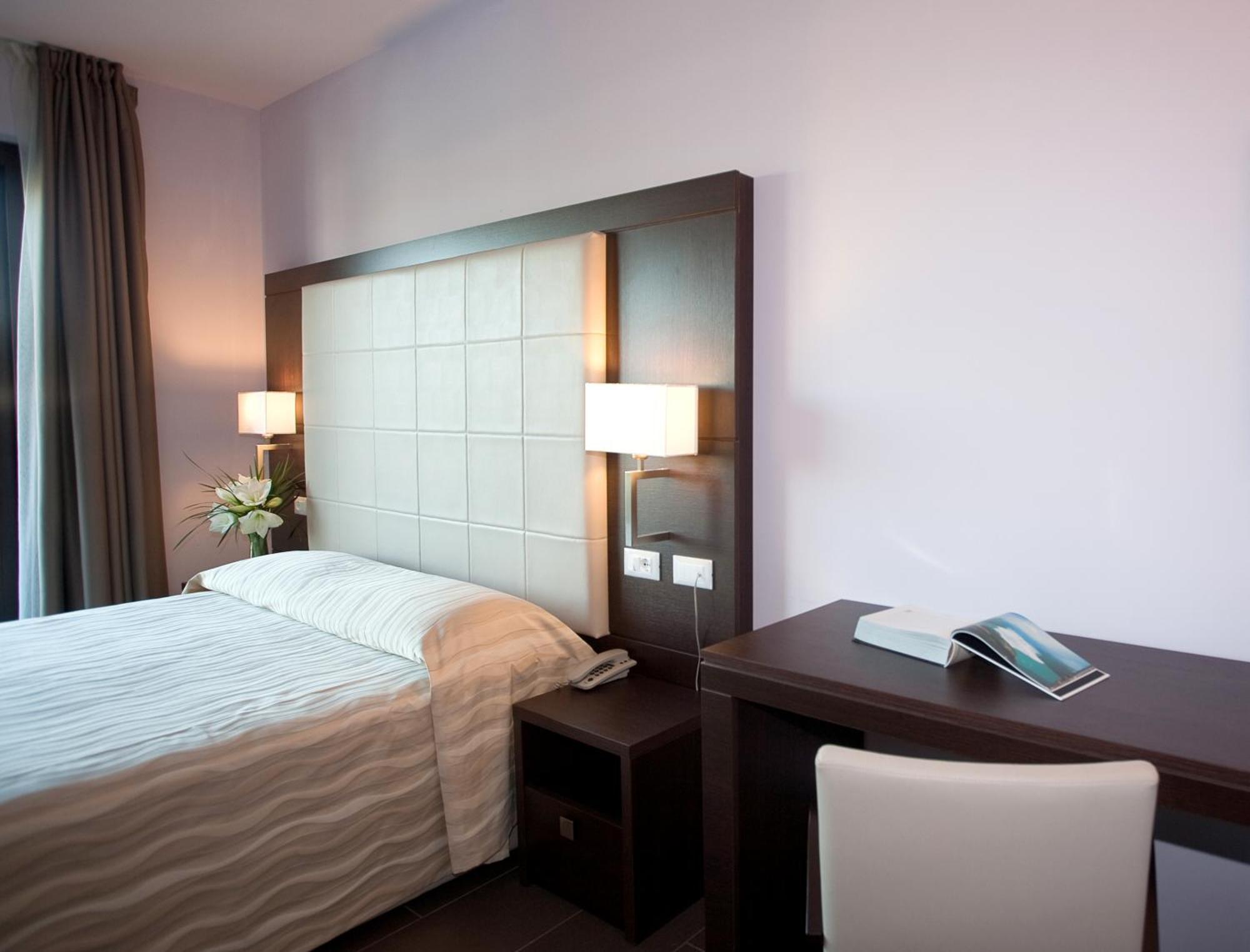 Hotel Porto Azzurro Sirmione Esterno foto