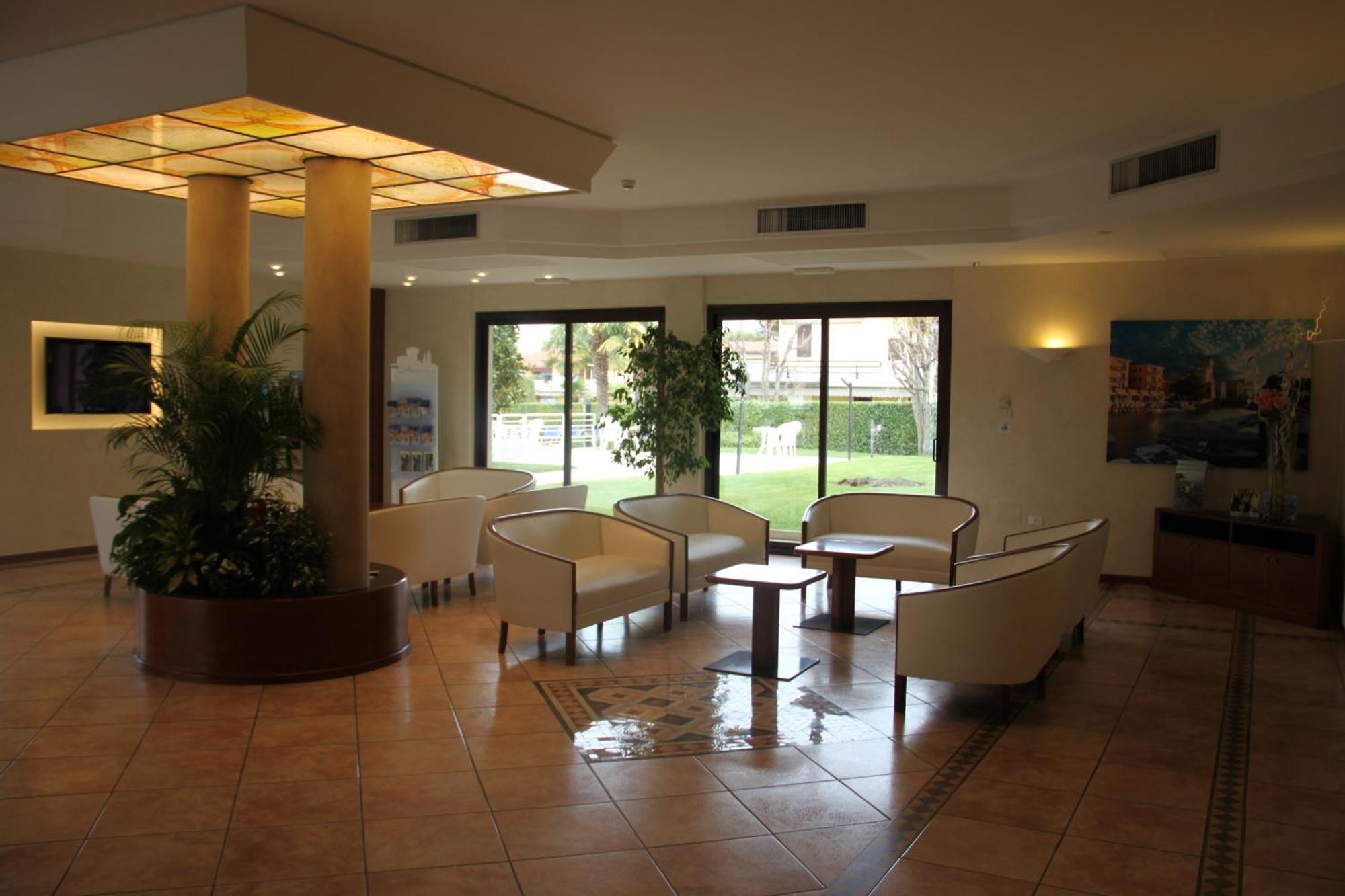 Hotel Porto Azzurro Sirmione Esterno foto