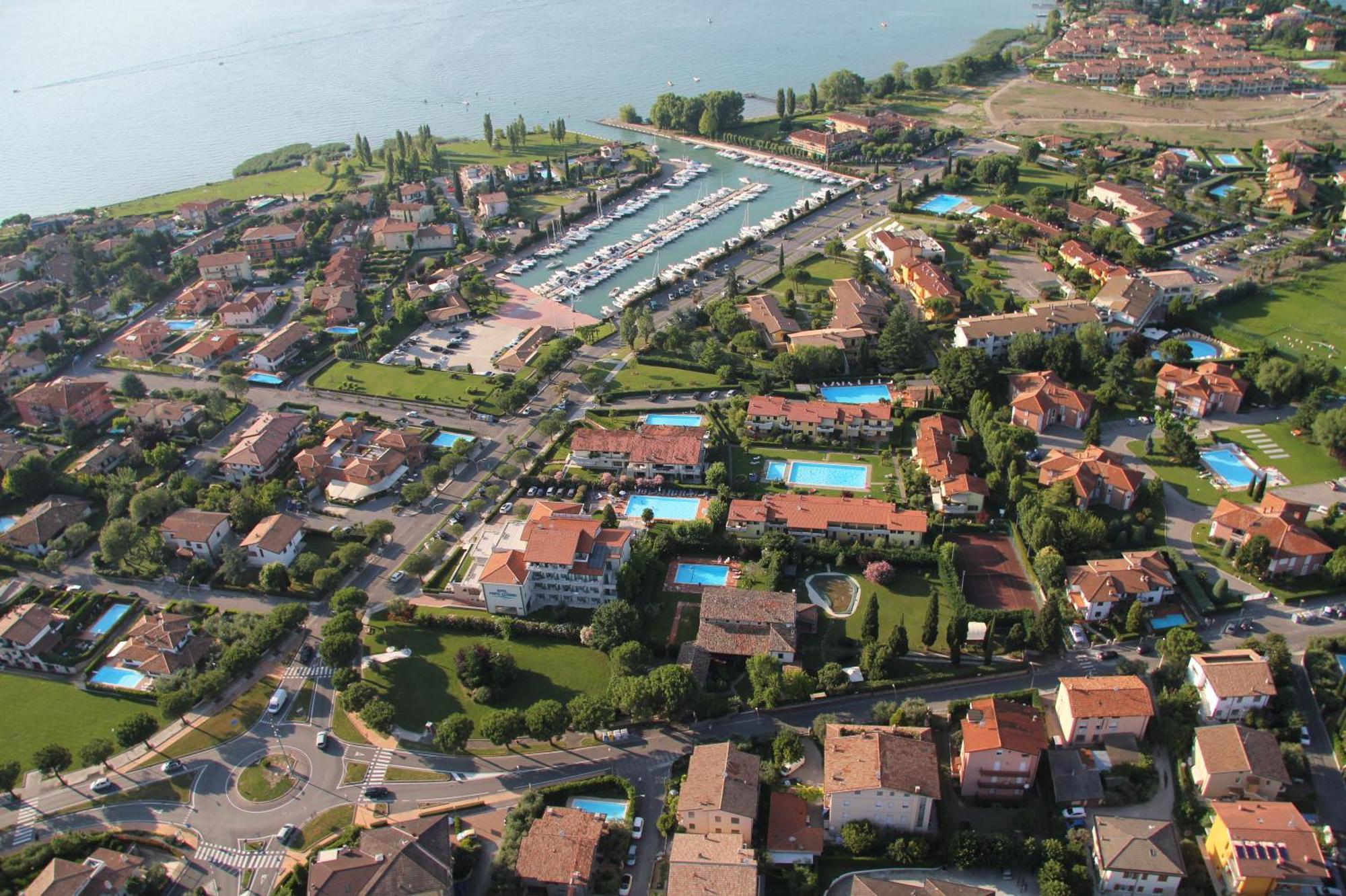 Hotel Porto Azzurro Sirmione Esterno foto