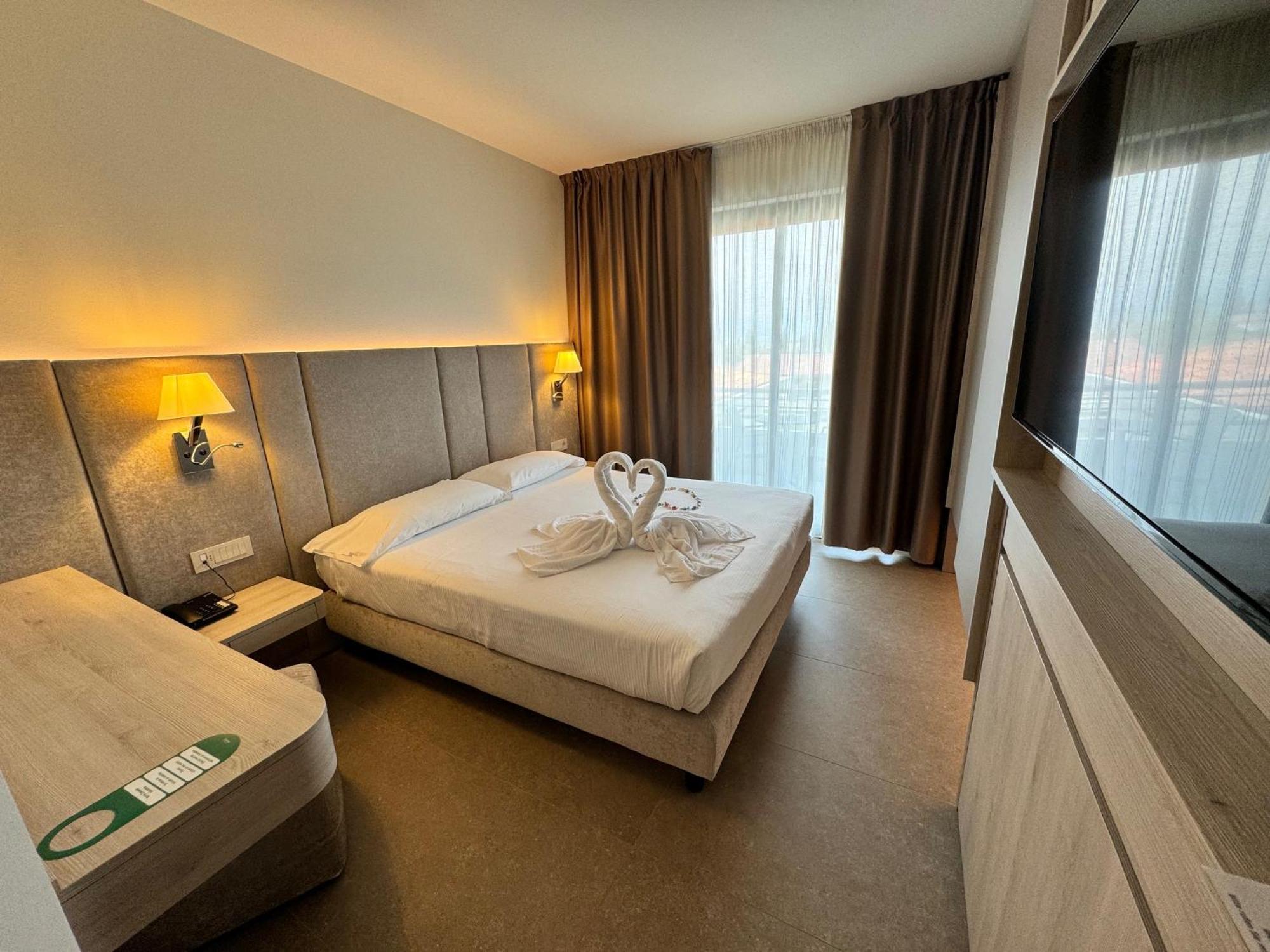 Hotel Porto Azzurro Sirmione Esterno foto