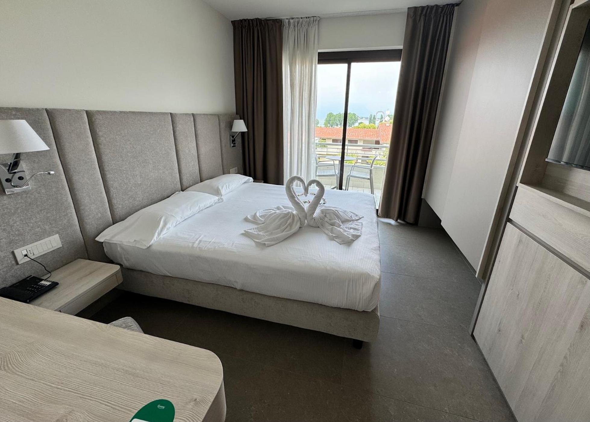Hotel Porto Azzurro Sirmione Esterno foto